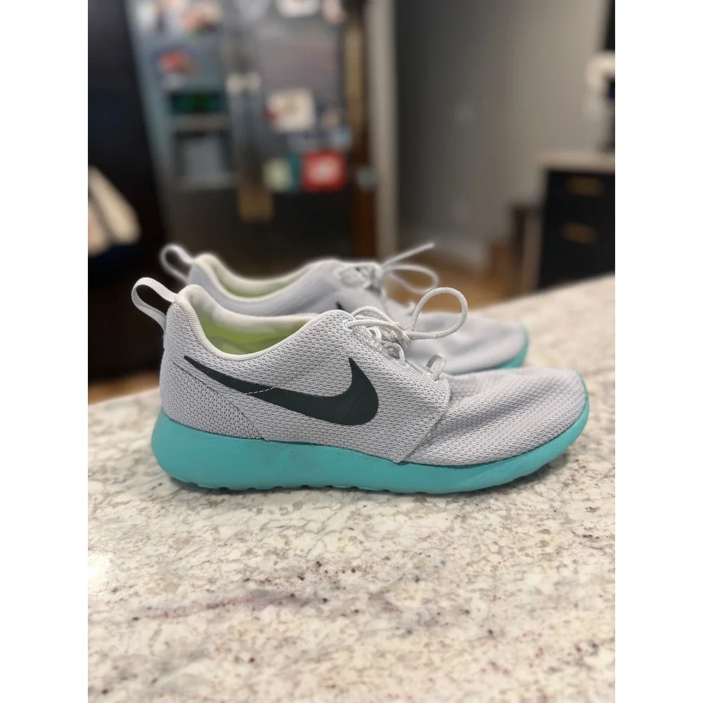 Nike Roshe One Mens 9.5‎ Wolf Grey Island Turquoise Running Shoes 511881-013